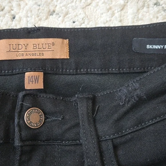 Judy Blue Black Distressed Skinny Jeans Raw Hem Size 14W - Picture 9 of 16